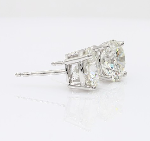 Beautiful Pair of Diamond Stud Earrings