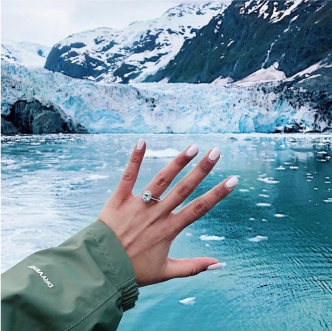 Example of a diamond on hand on vacation in cold weather